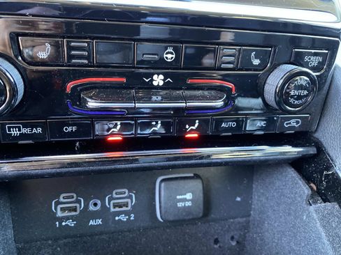 Used 2023 Jeep Grand Cherokee L Limited w/ Black Appearance Package image 14