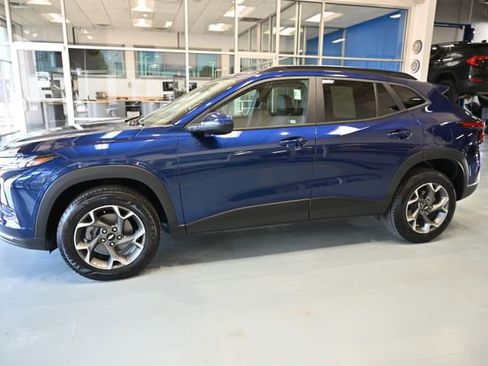 Used 2024 Chevrolet Trax LT w/ Driver Confidence Package FWD image 7