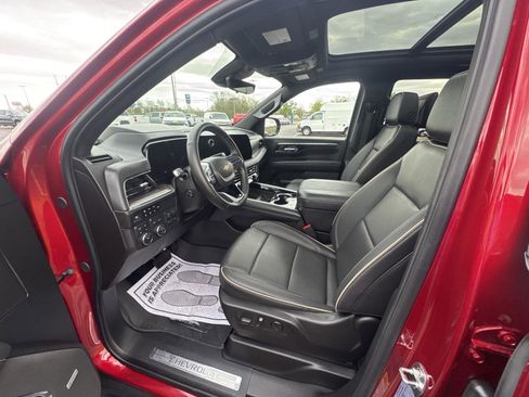 Used 2025 Chevrolet Tahoe Premier AWD/4WD image 7