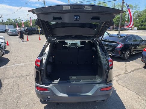 Used 2015 Jeep Cherokee Latitude w/ Comfort/Convenience Group AWD/4WD image 17