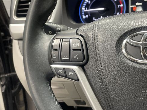 Used 2016 Toyota Highlander Limited FWD image 19