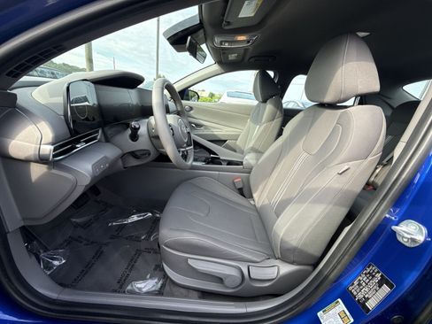Certified 2023 Hyundai Elantra SEL w/ Convenience Package FWD image 13