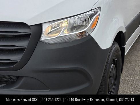 Used 2025 Mercedes-Benz Sprinter 2500 image 6