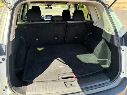 Certified 2023 Nissan Rogue SV FWD image 15
