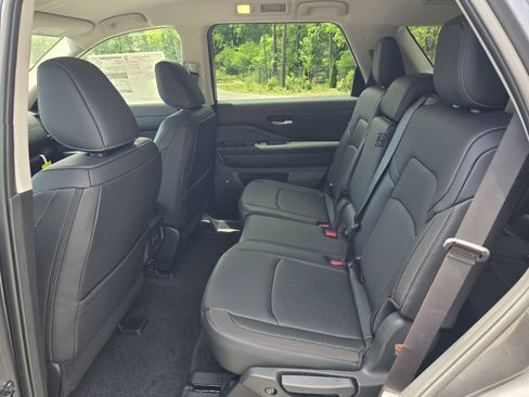New 2026 Nissan Pathfinder SL AWD/4WD image 11