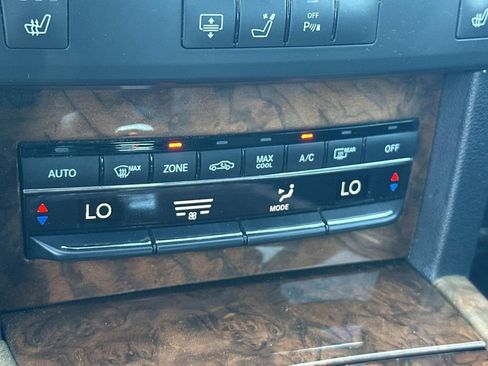 Used 2013 Mercedes-Benz E 350 4MATIC Sedan image 24