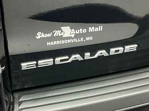 Used 2018 Cadillac Escalade Luxury AWD/4WD image 17