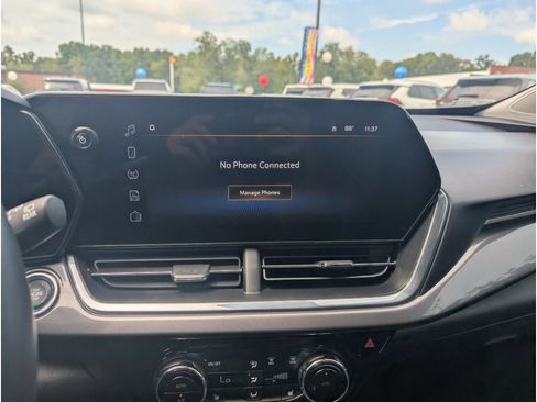 Used 2025 Chevrolet Trax ACTIV w/ Sunroof Package FWD image 19