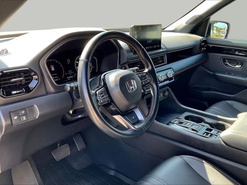Used 2025 Honda Pilot TrailSport image 18