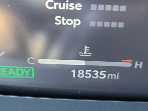 Used 2025 Toyota Crown Signia XLE image 28