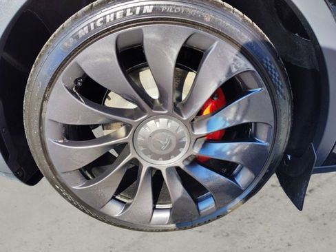 Used 2023 Tesla Model Y Performance image 9