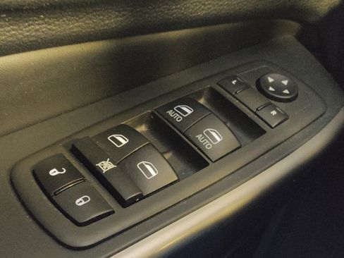 Used 2021 Jeep Cherokee Latitude FWD image 27