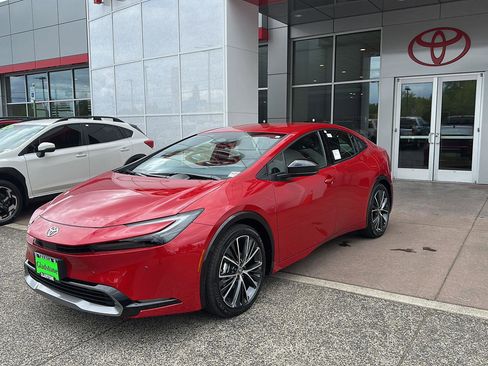New 2026 Toyota Prius XLE FWD image 3