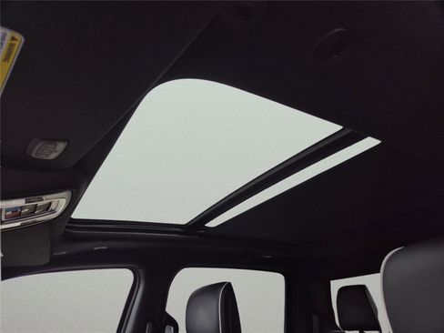 New 2026 RAM 1500 Laramie AWD/4WD image 19