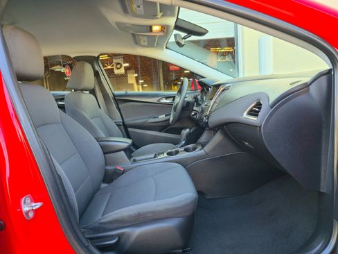 Used 2019 Chevrolet Cruze LT w/ LT Fleet Convenience Package image 20