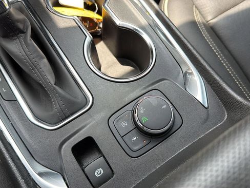 Used 2023 Chevrolet Traverse Premier w/ Redline Edition FWD image 27