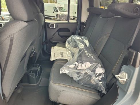 New 2025 Jeep Gladiator Sport image 8