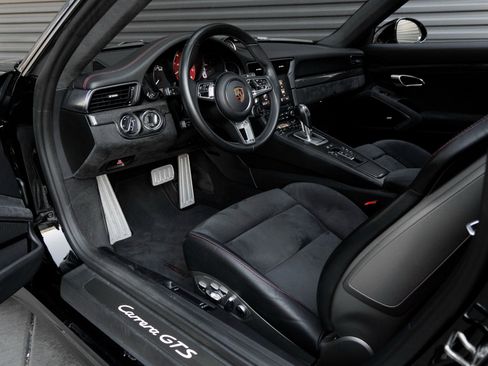 Used 2019 Porsche 911 Carrera GTS image 4