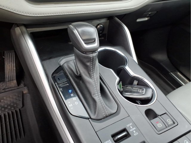 Used 2022 Toyota Highlander XLE AWD/4WD image 29