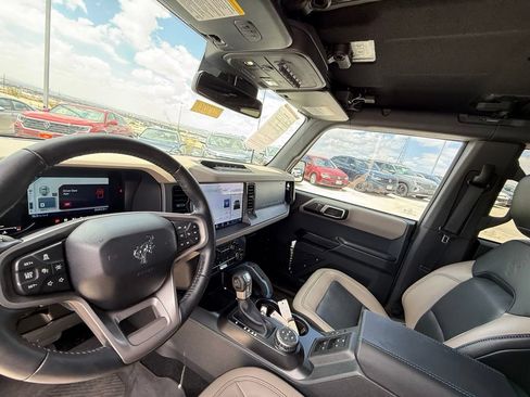 Used 2024 Ford Bronco Wildtrak AWD/4WD image 11