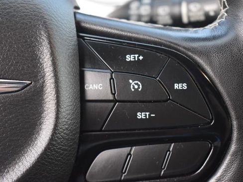 Used 2019 Chrysler Pacifica Touring Plus w/ S Appearance Package FWD image 27