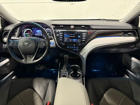 Used 2019 Toyota Camry XLE FWD image 19