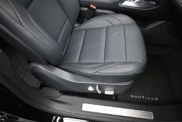 Certified 2026 Lincoln Nautilus Reserve w/ Jet Appearance Package AWD/4WD image 32