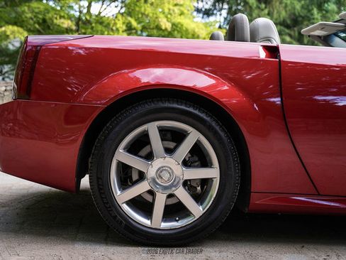 Used 2004 Cadillac XLR RWD image 10