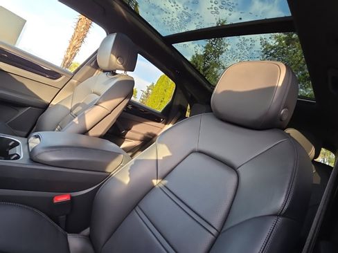 Used 2023 Porsche Cayenne Platinum Edition image 14