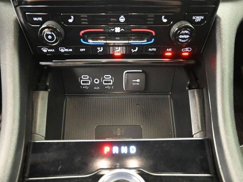 Used 2025 Jeep Grand Cherokee 4WD image 25