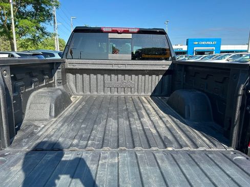 Used 2024 Chevrolet Silverado 1500 High Country w/ Midnight Edition AWD/4WD image 9