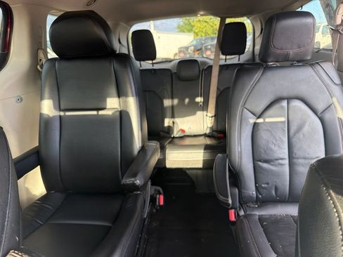 Used 2018 Chrysler Pacifica Touring-L Plus FWD image 24