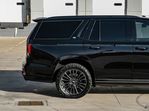 Used 2023 Cadillac Escalade V image 18
