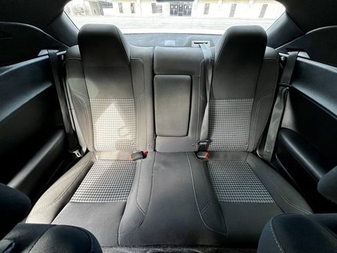 Used 2018 Dodge Challenger SXT image 19