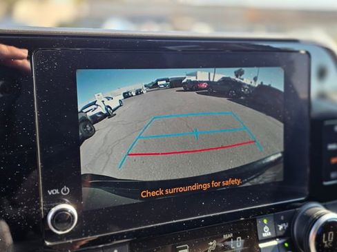 Used 2024 Toyota Highlander LE image 31