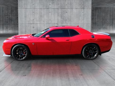 Used 2016 Dodge Challenger SRT Hellcat RWD image 2