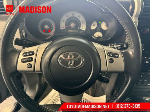 Used 2011 Toyota FJ Cruiser 4WD w/ Upgrade Pkg image 25