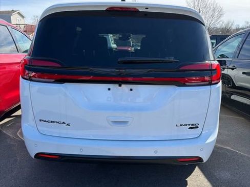 New 2026 Chrysler Pacifica Limited w/ Uconnect Theater Family Group AWD/4WD image 7
