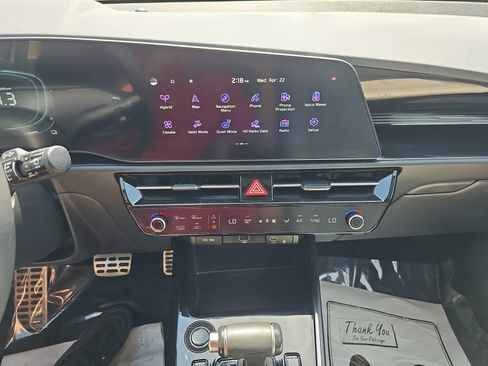 Used 2024 Kia Niro EX Touring FWD image 20