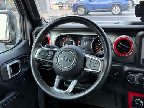 Used 2019 Jeep Wrangler Unlimited Sahara AWD/4WD image 12