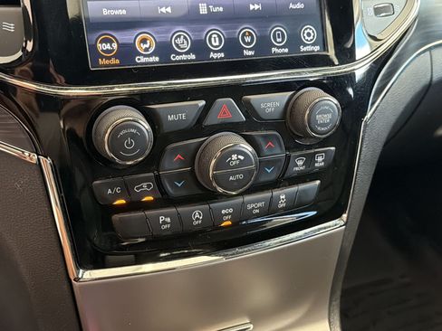 Used 2020 Jeep Grand Cherokee Limited AWD/4WD image 19