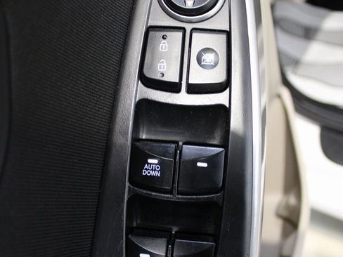 Used 2016 Hyundai Elantra GT image 24