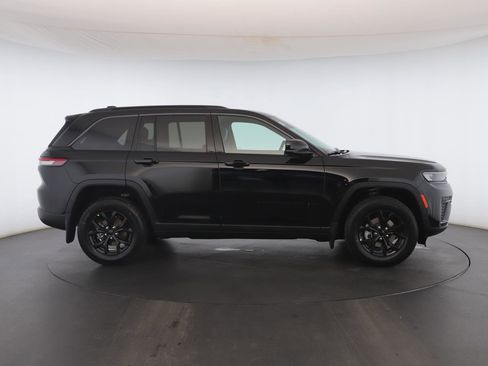 New 2026 Jeep Grand Cherokee Laredo image 23