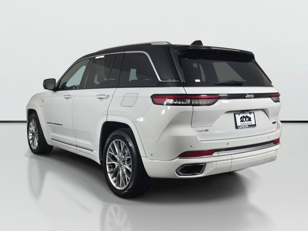 Used 2022 Jeep Grand Cherokee Summit w/ Luxury Tech Group V AWD/4WD image 3