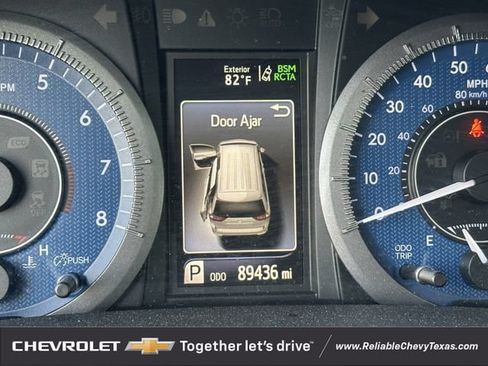 Used 2018 Toyota Sienna XLE w/ XLE Navigation Package FWD image 16