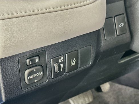 Used 2016 Toyota RAV4 Limited FWD image 17