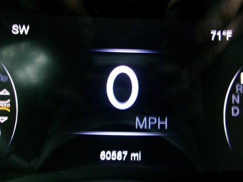 Used 2018 Jeep Grand Cherokee Laredo image 40