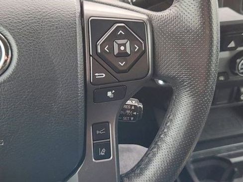 Used 2018 Toyota Tacoma TRD Sport AWD/4WD image 12