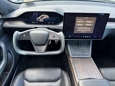 Used 2021 Tesla Model S Plaid image 14