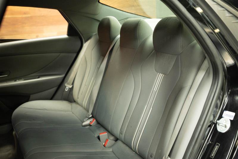 Used 2022 Hyundai Elantra SEL w/ Convenience Package FWD image 11